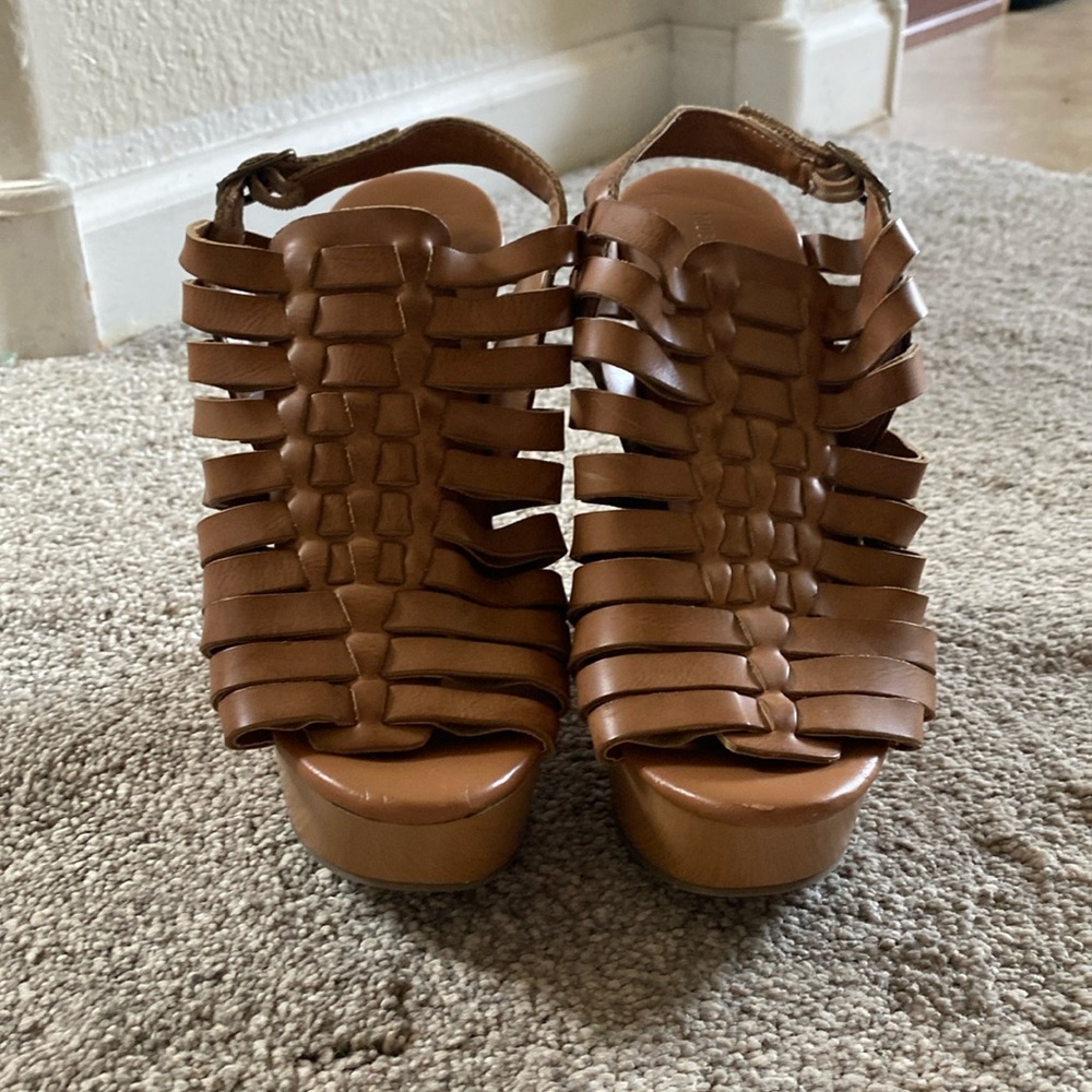 Mossimo supply Co tan wedge sandals
